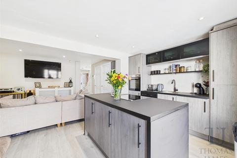 3 bedroom semi-detached house for sale, Quinton Close, Silverdale. Nottingham