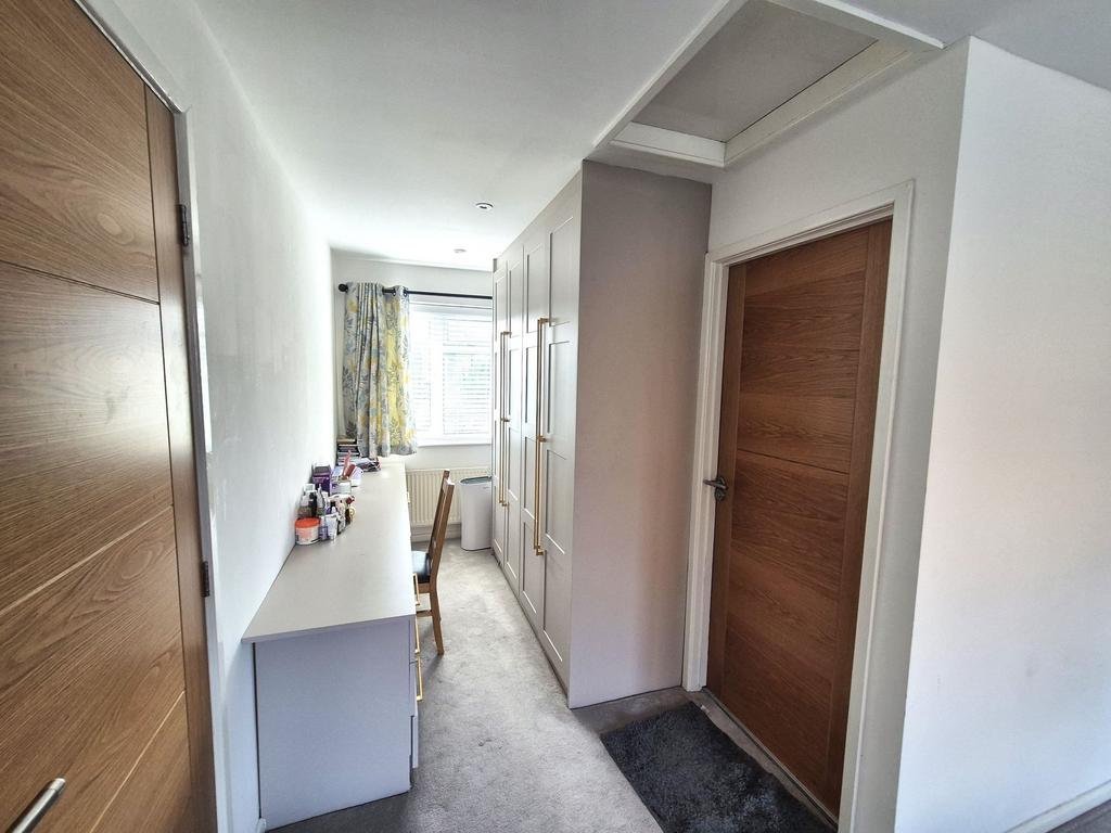 Dressing area - Bedroom 1