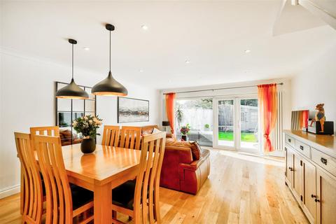 3 bedroom house for sale, Kingspark Court, South Woodford, London