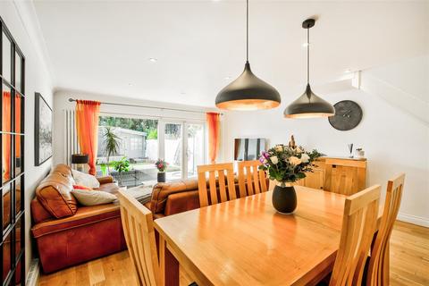 3 bedroom house for sale, Kingspark Court, South Woodford, London
