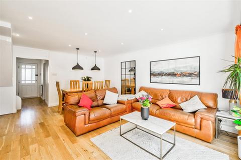 3 bedroom house for sale, Kingspark Court, South Woodford, London