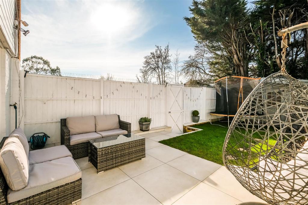 17 kings park court-18.jpg