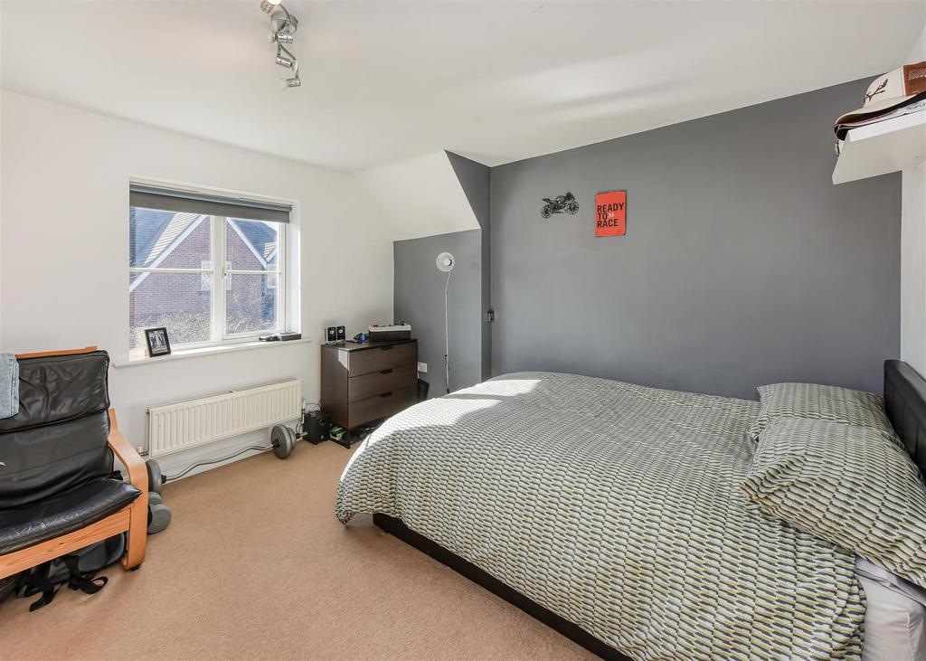 3 Riverside Gardens-bed2b.jpg