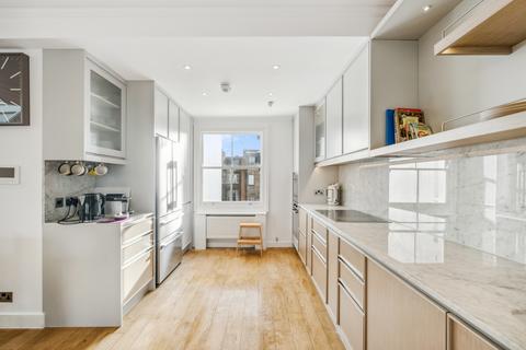 4 bedroom flat for sale, Courtfield Gardens, Earls Court, London