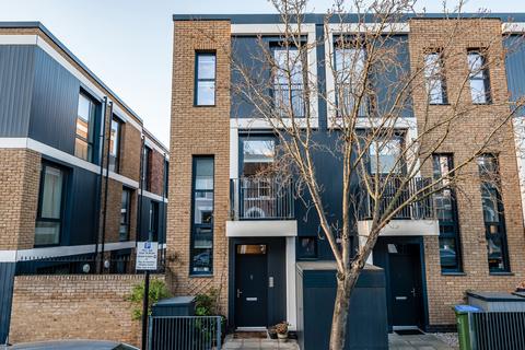 4 bedroom end of terrace house for sale, Calvert Road, London