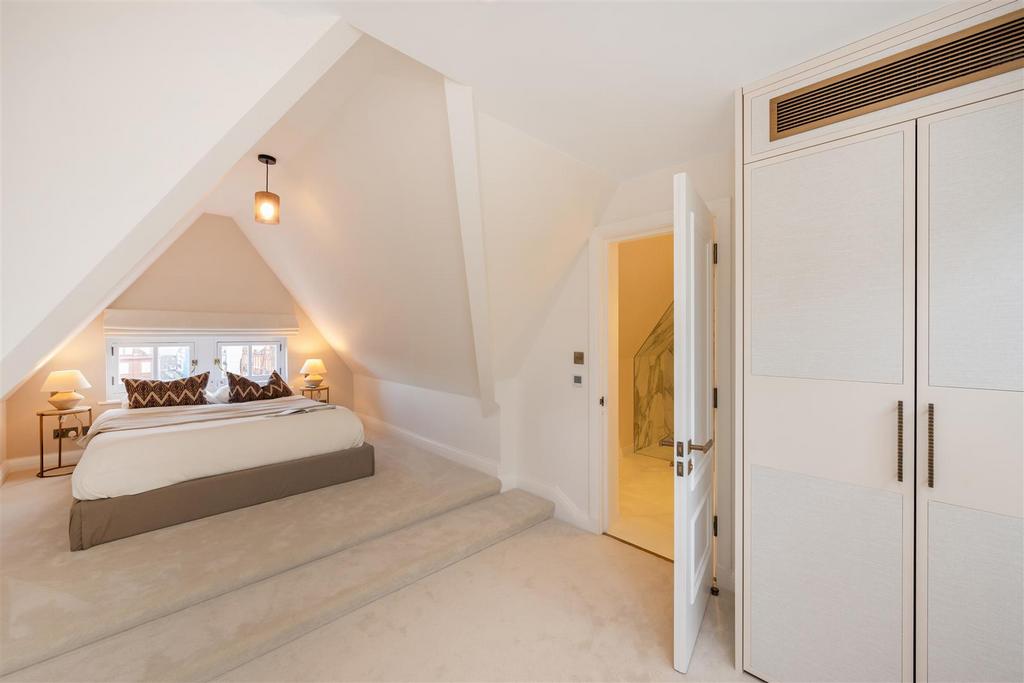 Flat 12, 70-72 Cadogan Square Hi-17.jpg