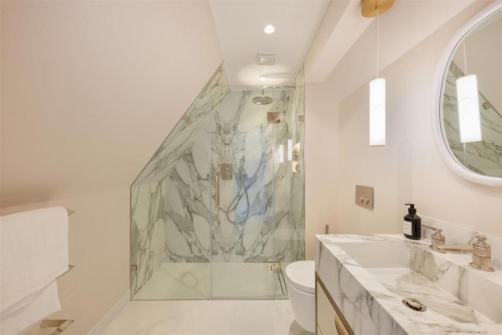 Flat 12, 70-72 Cadogan Square Hi-18.jpg