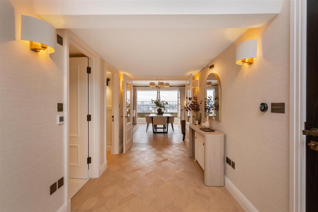 Flat 12, 70-72 Cadogan Square Hi-36.jpg