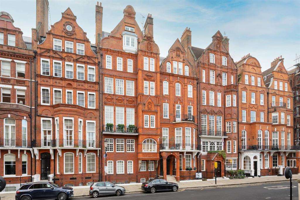 Flat 12, 70-72 Cadogan Square Hi-39.jpg
