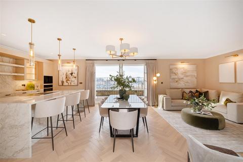 3 bedroom penthouse for sale, Cadogan Square, Knightsbridge, SW1X.