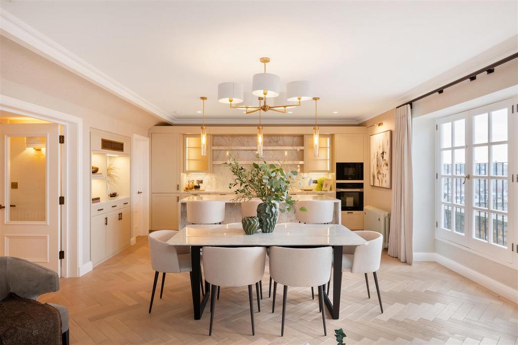 Flat 12, 70-72 Cadogan Square Hi-7.jpg