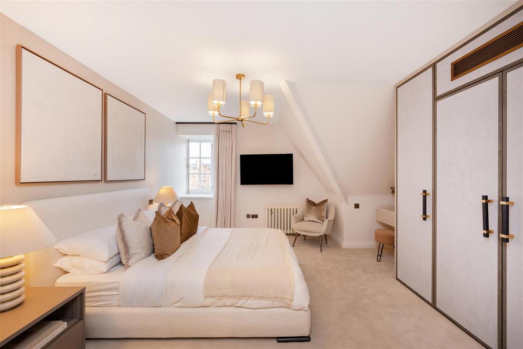 Flat 12, 70-72 Cadogan Square Hi-27.jpg