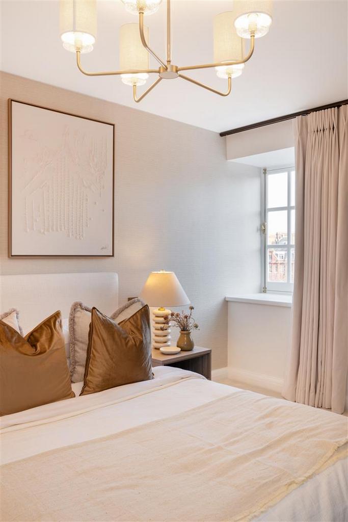 Flat 12, 70-72 Cadogan Square Hi-25.jpg
