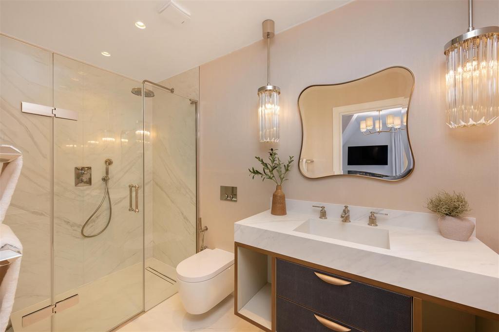 Flat 12, 70-72 Cadogan Square Hi-32.jpg
