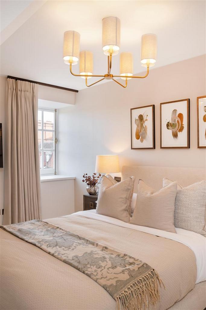 Flat 12, 70-72 Cadogan Square Hi-24.jpg