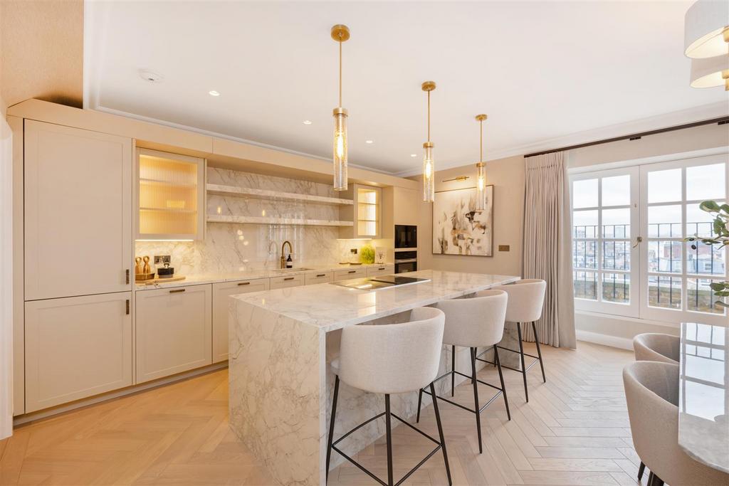 Flat 12, 70-72 Cadogan Square Hi-13.jpg