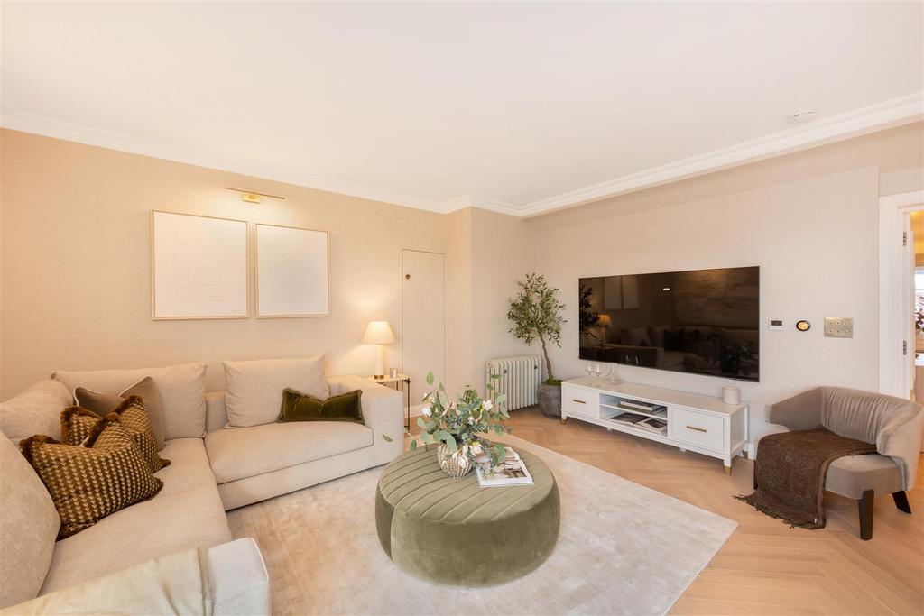 Flat 12, 70-72 Cadogan Square Hi-10.jpg
