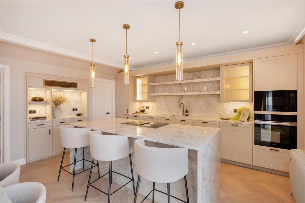 Flat 12, 70-72 Cadogan Square Hi-8.jpg