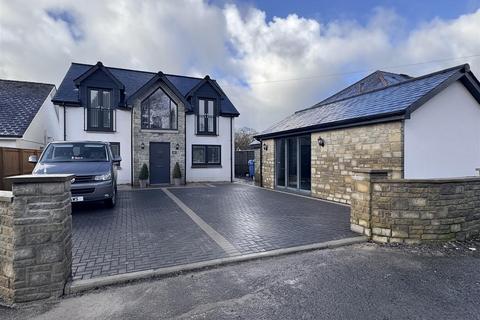 3 bedroom detached house for sale, Maidens Grove, Llandybie, Ammanford