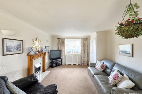 3 bedroom detached house for sale, Leeds Road.Shawcross.Dewsbury