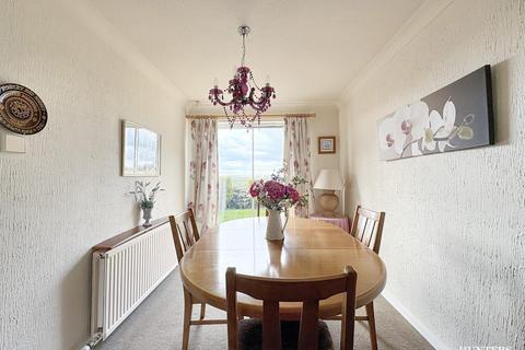 3 bedroom detached house for sale, Leeds Road.Shawcross.Dewsbury