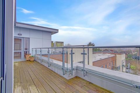 1 bedroom apartment for sale, Elles House, Shotfiled, Wallington, Surrey