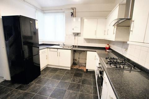 3 bedroom terraced house to rent, Wren Close, Birchwood, WA3