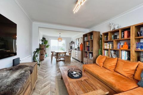 43 Walton Gardens, Folkestone, CT19 5PR