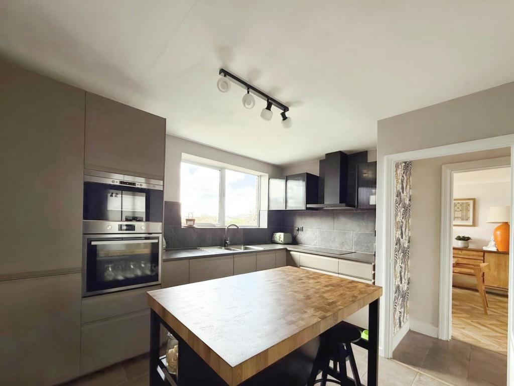 36e195b7-Kitchen2.jpg