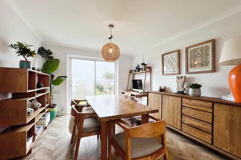 43 Walton Gardens, Folkestone, CT19 5PR