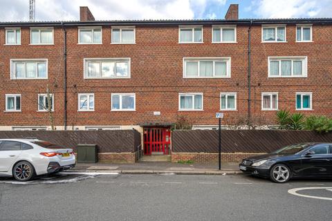 3 bedroom maisonette for sale, Grove Crescent Road, London