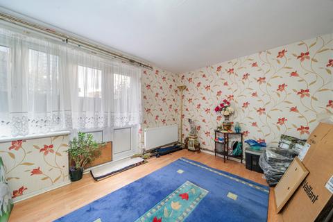 3 bedroom maisonette for sale, Grove Crescent Road, London