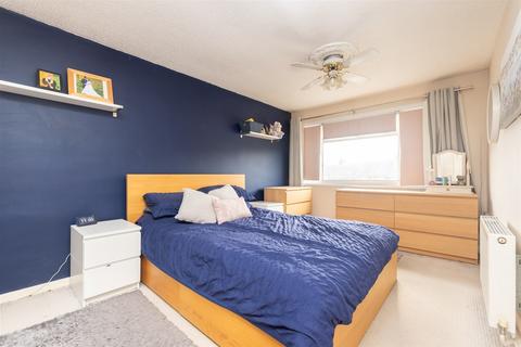 59 Dart Close, Rochester, ME2 2HE
