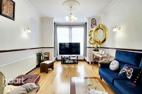 4 bedroom end of terrace house for sale, Seymour Gardens, Ilford