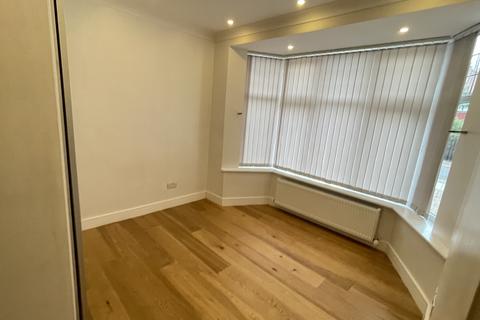 3 bedroom flat for sale, Cumbrian Gardens, London NW2