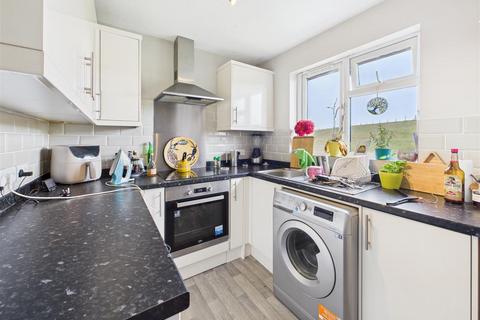 1 bedroom flat for sale, Shaw Drive, Walton-On-Thames