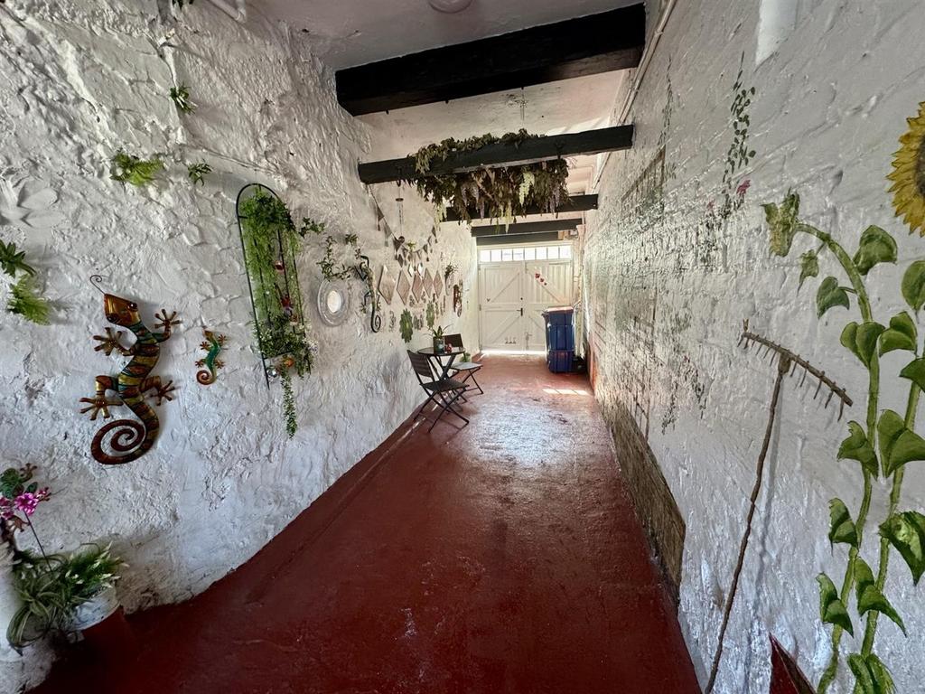 Side Passageway
