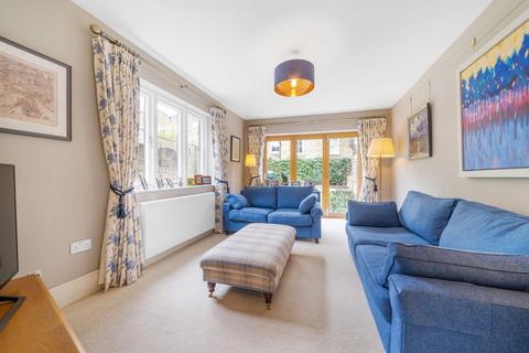12 Raeburn Street, London, SW2 5QU