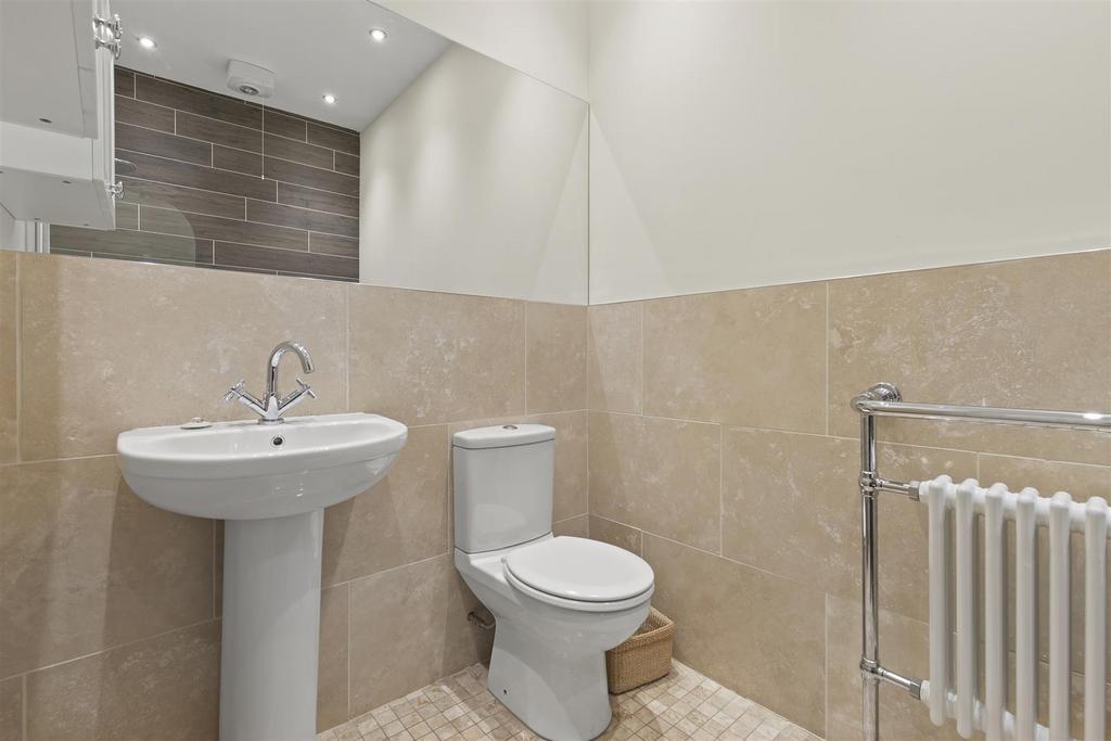 Bathroom 2.jpg