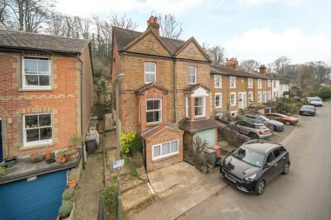 22 Latimer Road, Godalming, GU7 1BW
