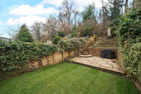 22 Latimer Road, Godalming, GU7 1BW