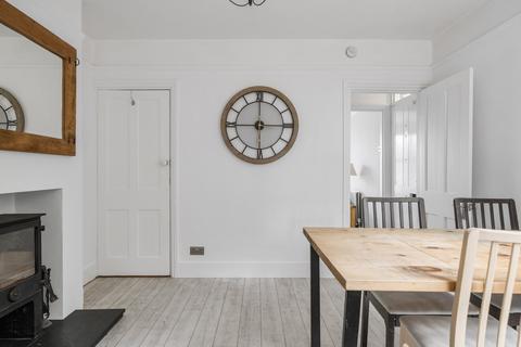 22 Latimer Road, Godalming, GU7 1BW