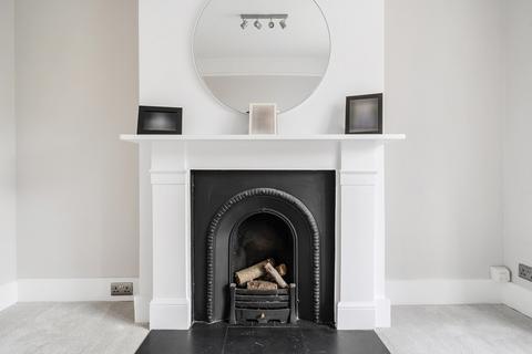 22 Latimer Road, Godalming, GU7 1BW