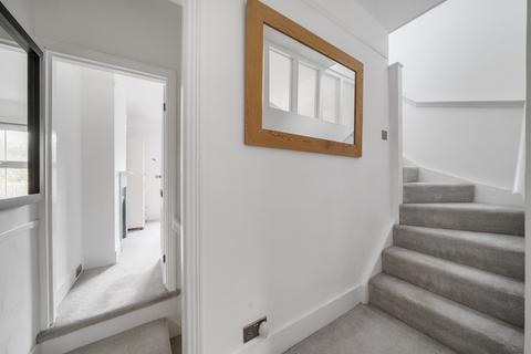 22 Latimer Road, Godalming, GU7 1BW