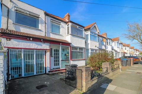 4 bedroom terraced house to rent, Manor Way, Mitcham CR4