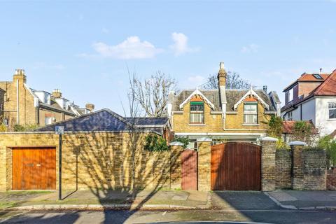 Grove Park Gardens, London, W4