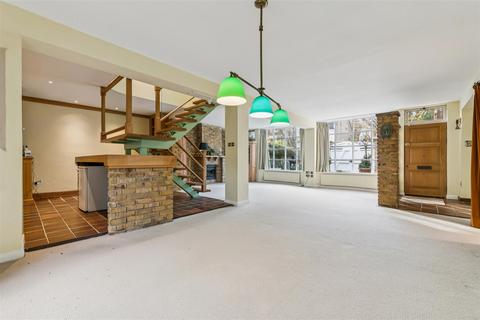 undefined, Grove Park Gardens, London, W4
