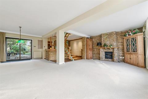 undefined, Grove Park Gardens, London, W4