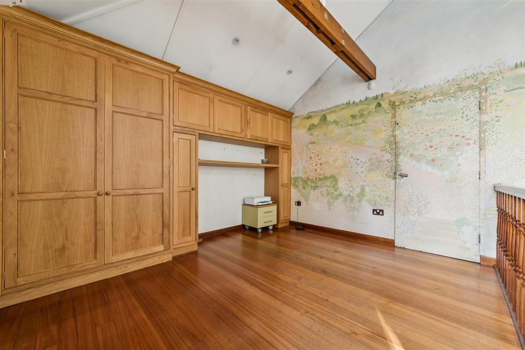 Grove Park Gardens, W4 - FOR SALE