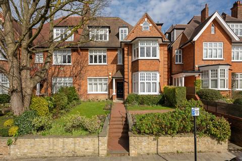 4 bedroom flat for sale, Bracknell Gardens, London, NW3